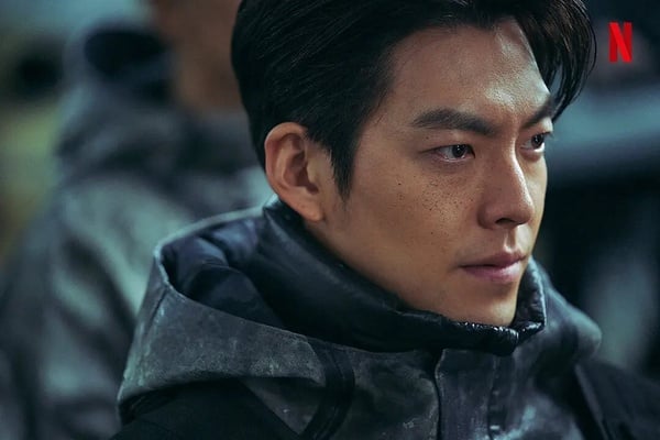 近三年登顶Netflix全球第一韩剧竟只有12部！《欢迎来到王之国》霸榜3周，这部高达9周-32
