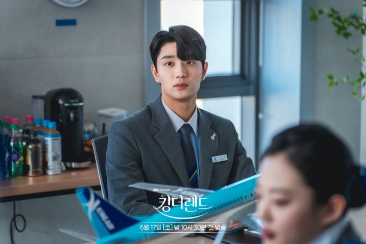 《王之国》结局后演员近况！俊昊回归偶像身份，允儿改搭安普贤，他成Netflix新剧主角-11
