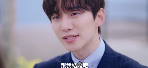 《欢迎来到王之国》结局9个高甜名场面回顾！泳池吻&充电吻甜翻，盖同件被子太甜太闪啦-10