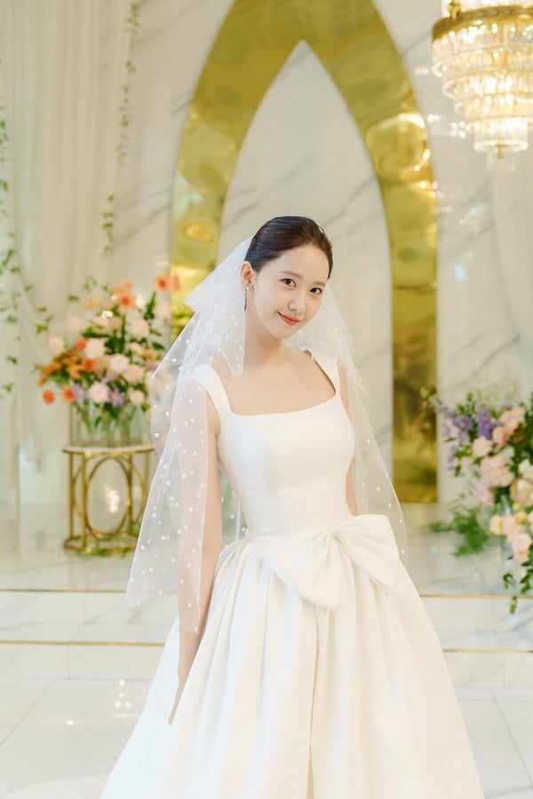 《欢迎来到王之国》结局允儿婚纱被嫌土！允儿5部韩剧披婚纱，早年嫁张根硕这套像公主-2