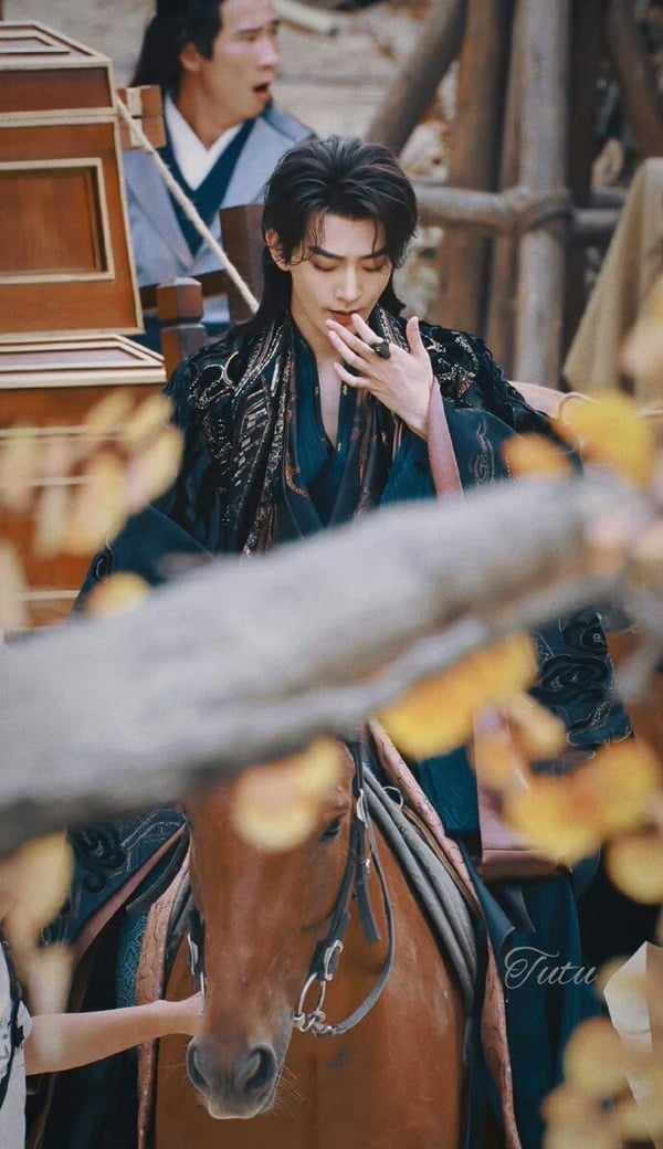 《长相思》“涂山璟”邓为8件事！网帅出身、当过王鹤棣&罗云熙的男二，183cm腿无敌长-16
