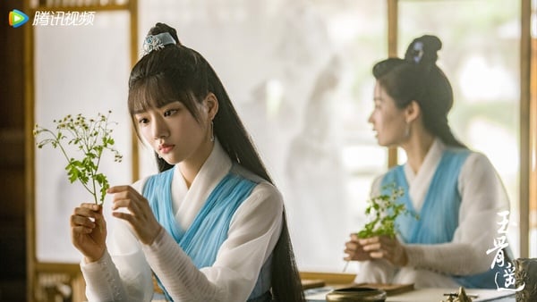 抖音“暑期人气最高”国产剧女主TOP10！迪丽热巴没入榜，赵露思第3王楚然第2，冠军赢翻了-7