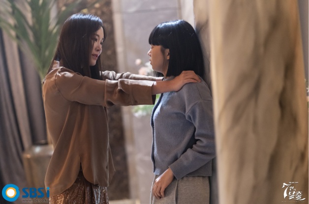 韩剧《七人的逃脱》10大毁三观“狗血剧情”！学校产子嫁祸好友？亲妈为钱掐死女儿？-1