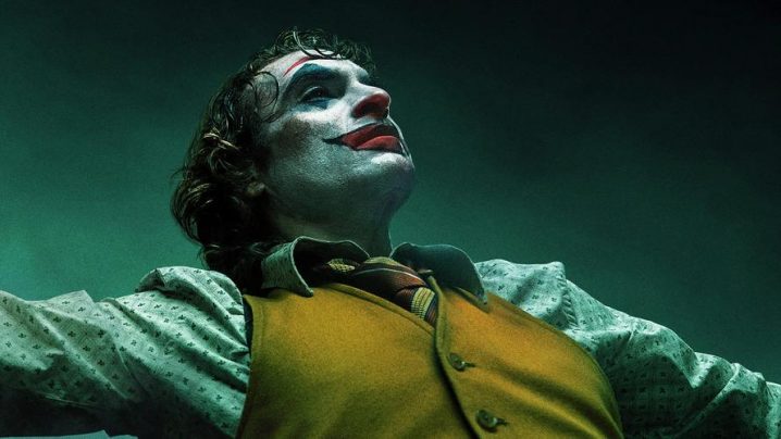 《小丑》华金·菲尼克斯回归开拍续集，导演公开戏名泄露剧情？