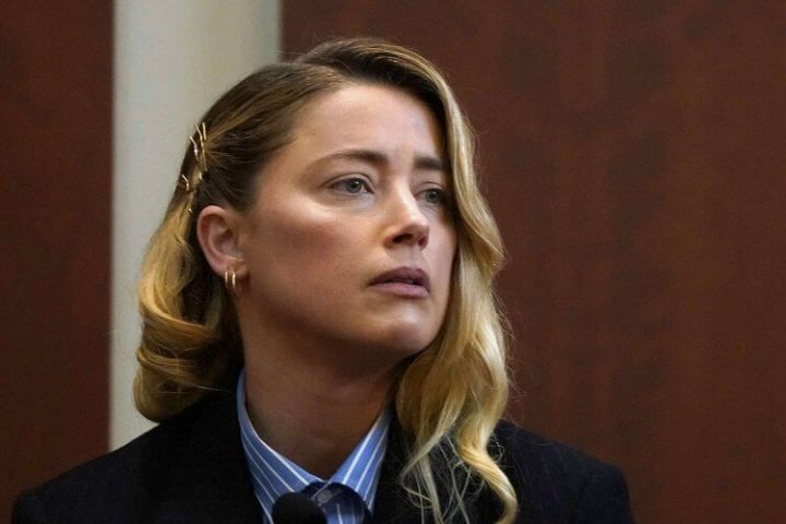 艾梅柏·希尔德站上证人席哭成泪人儿，指控约翰尼·德普以打她为乐！更是“超级控制狂”，曾强脱她内裤搜兴奋剂