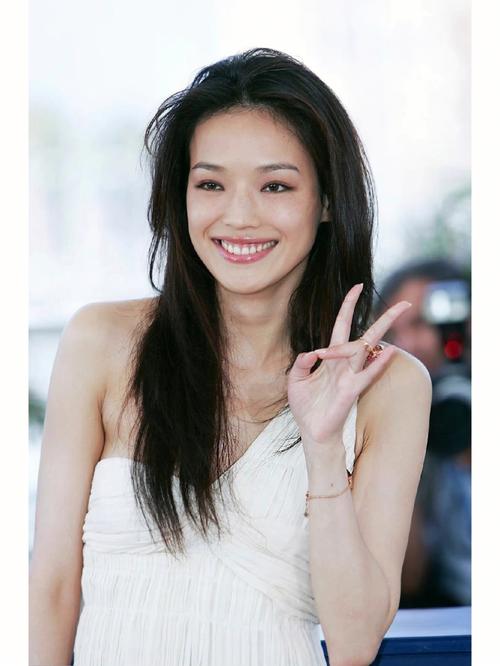 舒淇担任第80届威尼斯电影节评审，梁朝伟获终身成就金狮奖缩略图