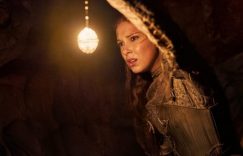 《少女斗恶龙》：米莉·波比布朗主演的网飞新片即将上映，烂番茄口碑一般缩略图