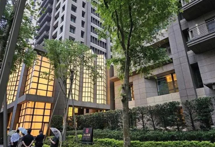 汪小菲再次闯入大S豪宅，报警并请律师带走两个孩子