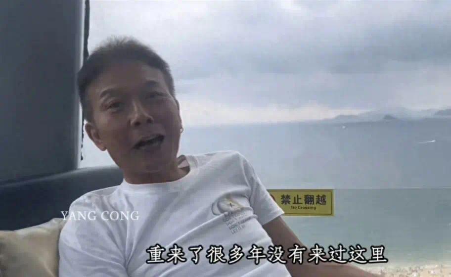 钱小豪61岁近照曝光，身材消瘦显老态，健康状况备受关注