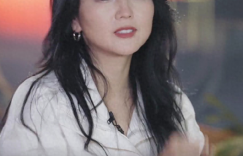 何洁一家五口合影，两个女儿待遇差异明显，大女与继父关系不和缩略图
