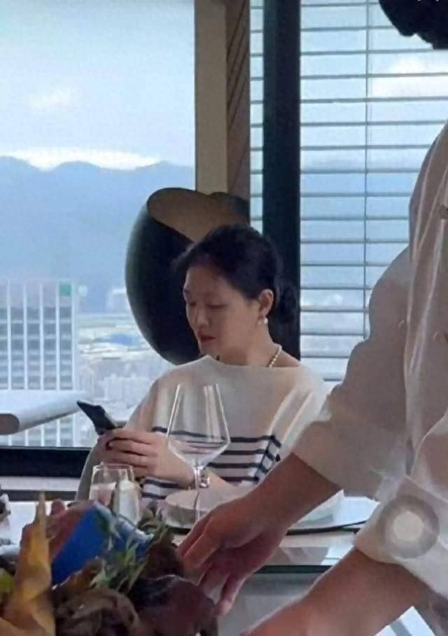 大S衣着廉价遭网友质疑：汪小菲离开后“落魄”