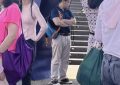 偶遇Angelababy和小海绵亲子游，满脸宠溺看儿子缩略图