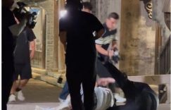 那英录节目摔了一跤，网友们惊呼：太疯狂了吧，那姐都快57岁了！居然还有人拍照不帮忙？缩略图