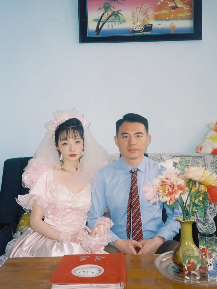 高晓松的前妻秀恩爱，结婚三周年快乐！婆婆美得不像话，俩人一起像姐妹俩！