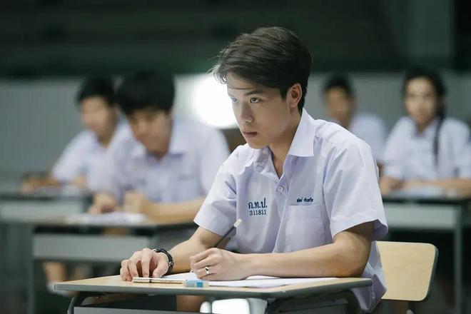 网飞新剧真过瘾，拍得也太大胆了！