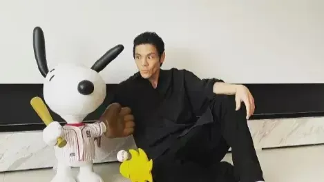 向佐：心虚的人才脱粉，我不怕！ 改写为： 向佐：怕脱粉？我才不心虚呢！