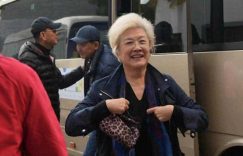 宋春丽银发显岁月痕迹，比75岁的王馥荔年轻两岁！王馥荔依旧光彩照人！缩略图