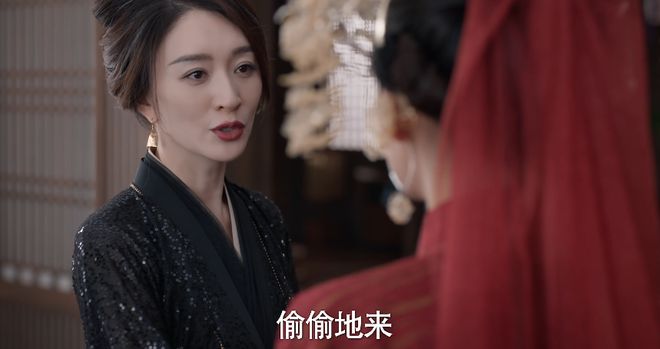 33岁的李沁演女儿，跟48岁的“妈妈”同框，这画面有点尴尬