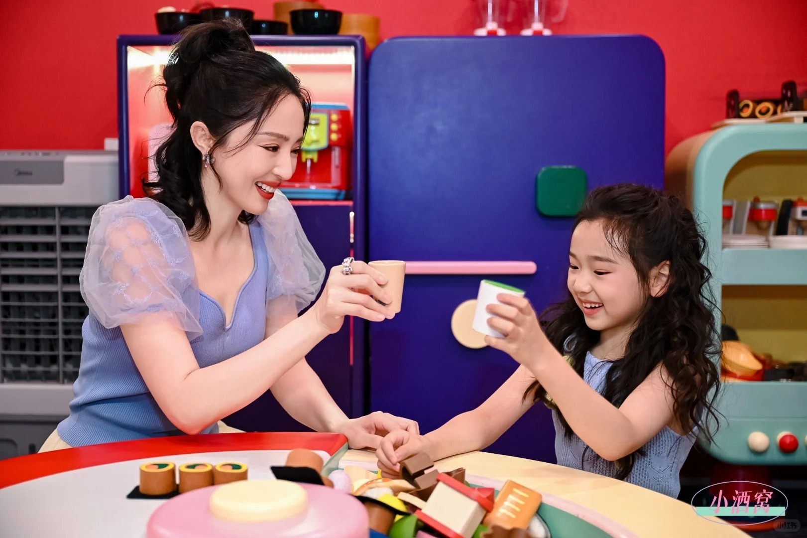 董璇高云翔为女儿庆生，一家人超甜同框！