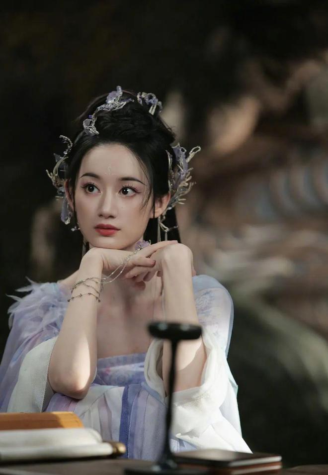 郭晓婷好像随时准备退出娱乐圈的“疯狂”感觉~