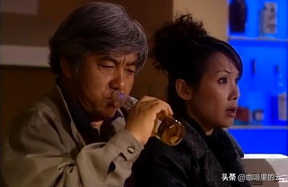 这个罗生门式的故事虽然是借鉴的，但它“港化”得非常成功