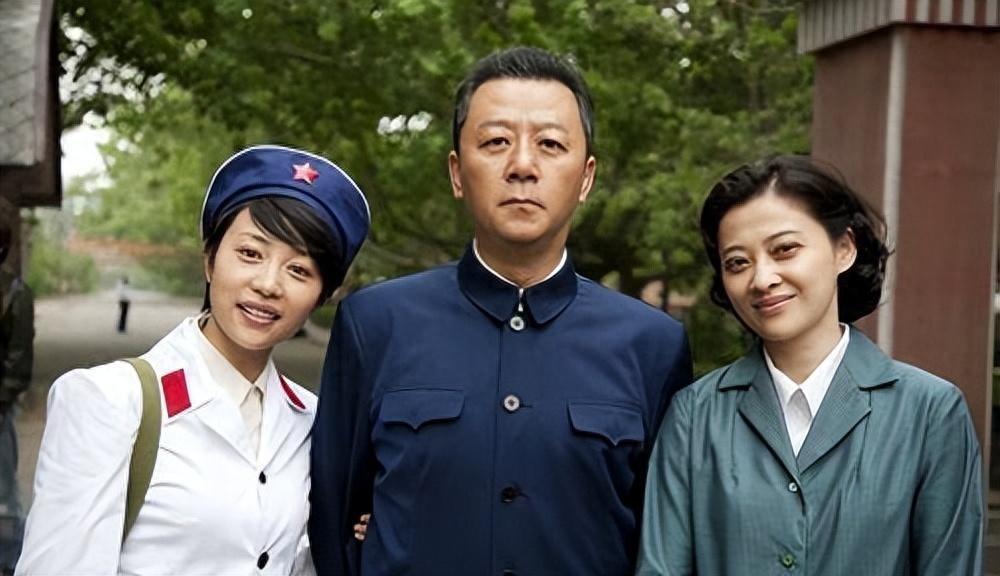 《她因《父母爱情》走红，嫁给老师，如今成北影大拿，人生赢家无疑！》