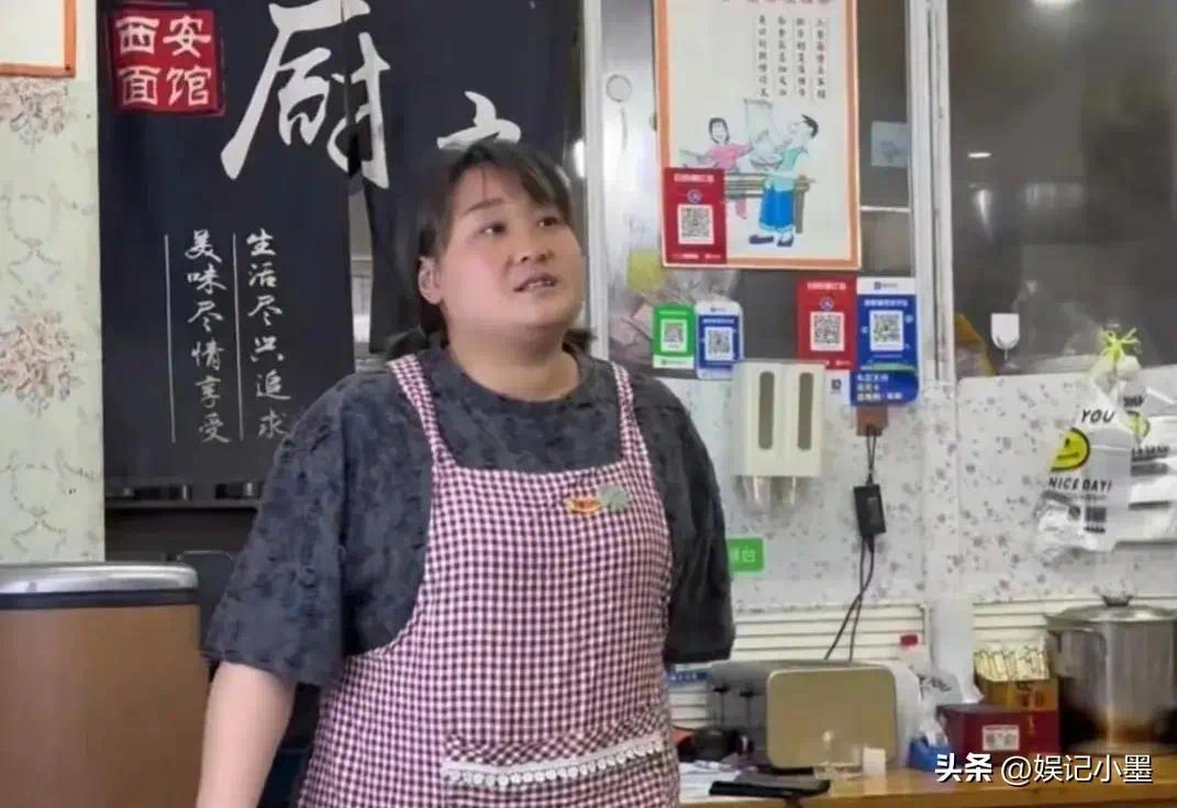 南京那家面馆的老板好像贾玲啊，网友们都笑称：是乐莹回来了，还是想以前的贾玲？