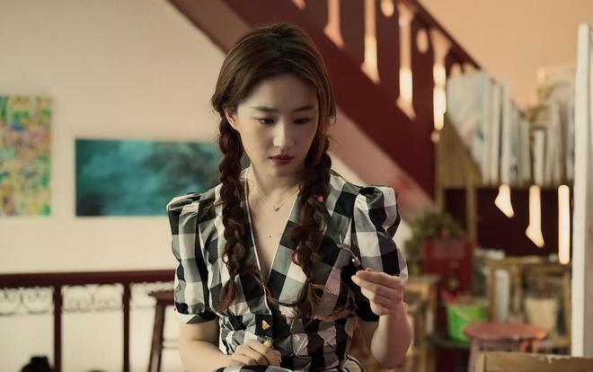 刘亦菲的“肉腿”和朱珠的“短粗手”，缓解了多少女生对身材的担忧？