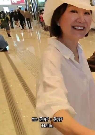 69岁的林青霞意外现身，网友：太接地气了！