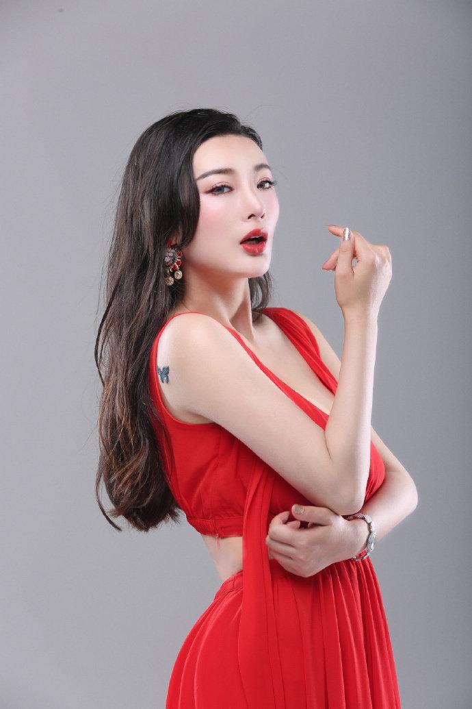 丹妮王李：从中国乳神到爆红，现在她过得怎么样？