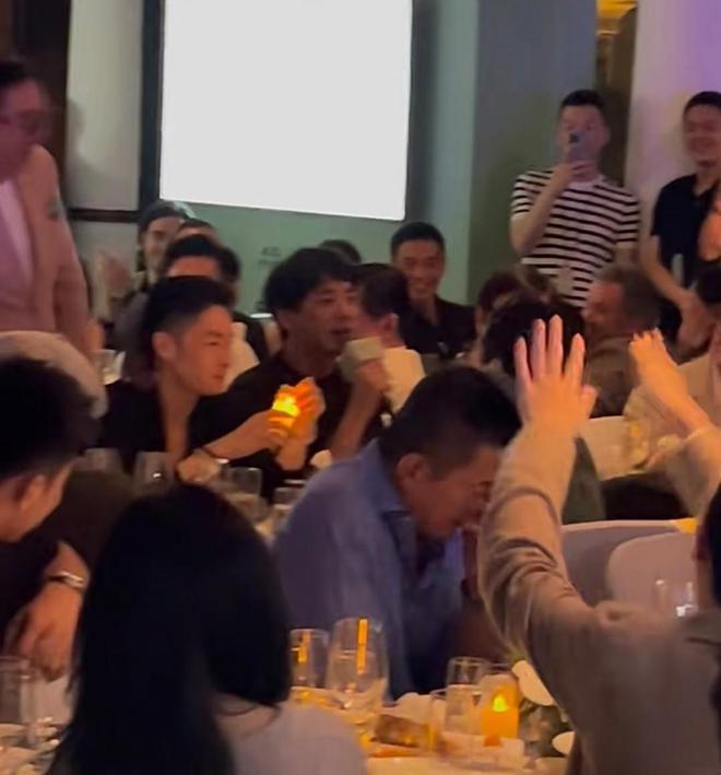 汪小菲和马筱梅上海聚会嗨翻天，赵磊吴彦祖也来同框，女方一身豪装价值两百万！