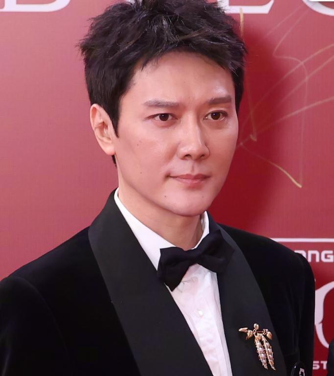 娜扎丰满亮相，辛芷蕾略显土气，上影节红毯女星风采大比拼