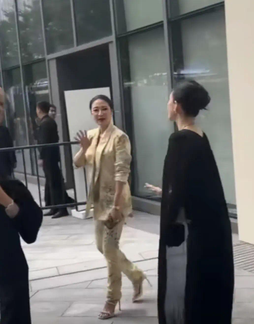 章子怡红毯压轴登场，巧遇梁静管虎，气场爆棚，女王风范尽显！
