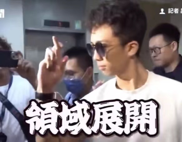 狄莺的孙子孙安佐付了30万保释金，现在自由了，之前还带枪闯过夜店呢！
