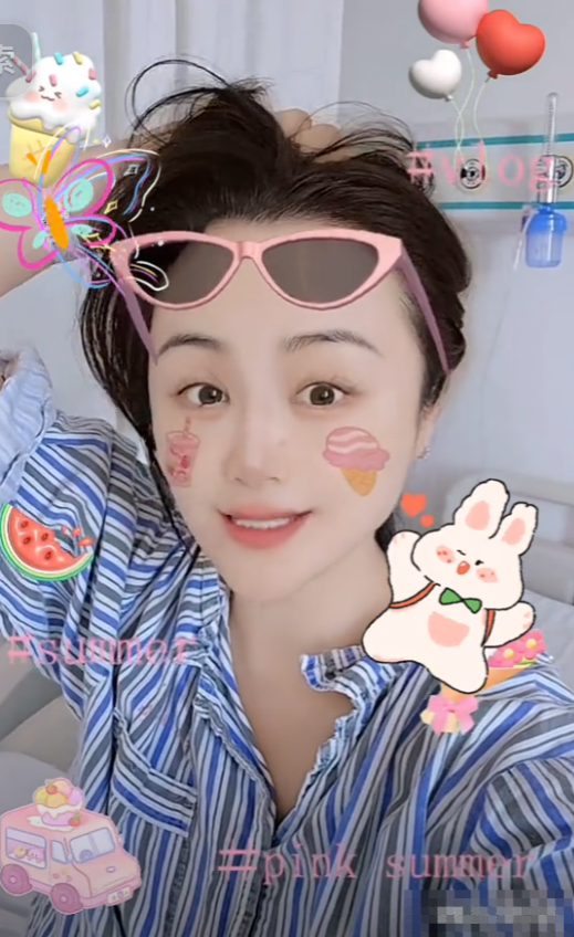 50岁的曹颖住院，7天没洗头发，休养一个月，网友热议：难道是在坐月子？