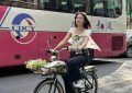 45岁高圆圆成都骑行，短袖装扮尽显青春，岁月似乎没在她身上留痕！缩略图