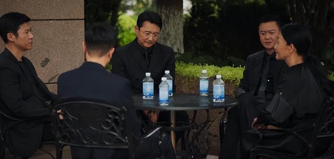 当“整容脸”混进央视反腐剧，遇上天然脸演员，简直是高维碾压！