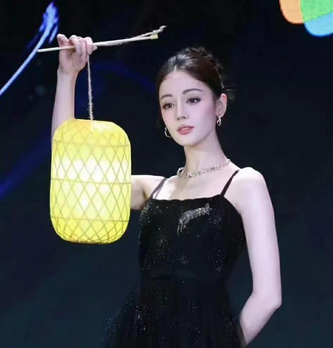 迪丽热巴连发三部新剧，就一部看起来能火！
