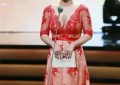 郝蕾穿红裙亮相，蕾丝装点微胖魅力，凹凸身材引爆现场！缩略图