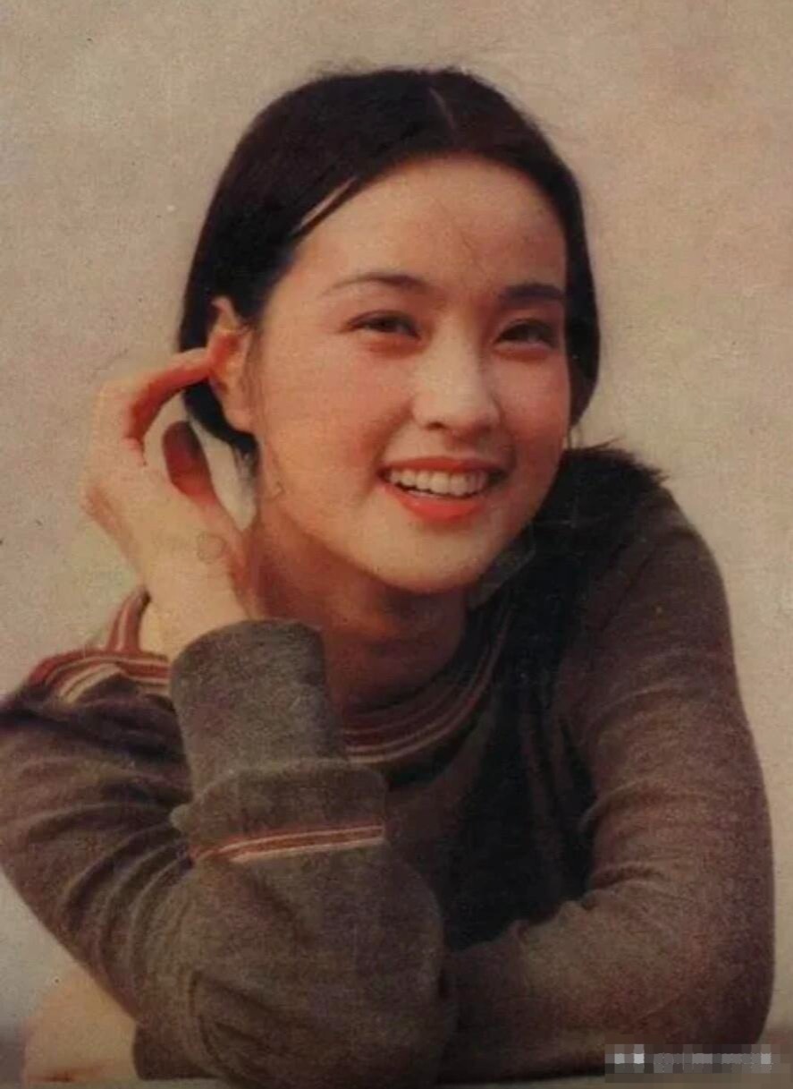 74岁的刘晓庆近照曝光，岁月不饶人，再多钱也换不回青春啊！
