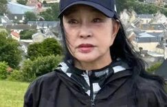 74岁刘晓庆，耳垂长到快触下巴了！缩略图