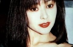 62岁的关之琳风采依旧！红肚兜造型亮相，美得让人心动缩略图