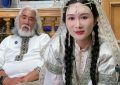 张导携杜星霖骑骆驼秀恩爱，肚子渐大，脸晒得黝黑黝黑缩略图