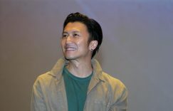 王菲歌声响起，谢霆锋的反应让人害羞，网友：躲什么躲！缩略图