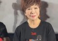 瞧这蔡明生，尖嘴猴腮，满脸皱纹，真像模像样，可咋看都不如邻家奶奶亲。缩略图