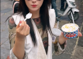 街头小吃肉夹馍，张馨予西安行，何捷宠溺称小胖缩略图