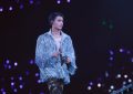 艺兴成都巡演，用爱与和平的手势向空军致敬缩略图