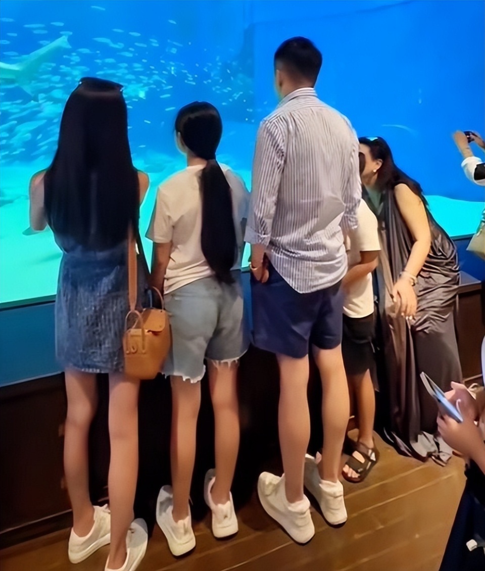 小玥儿的新衣遭吐槽，张兰大爆料：马筱梅买新衣，大S却不准穿！