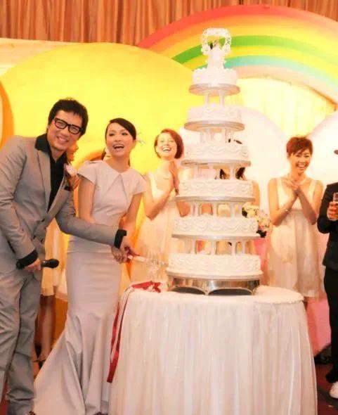 52岁TVB女神泳装秀出完美曲线，老公去年差点成视帝！