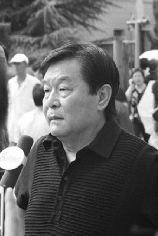央视春晚导演袁德旺走了，王海歌深夜悼念